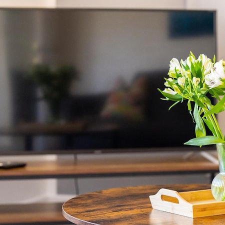 דאנדי Central Serviced Apartments - 2 Bedroom - Free Street Parking - Fast Wifi - Smart Tvs In All Rooms - Ground Level - Family Neighbourhood - 3 X Double Beds - Heating 24-7 - Trade Stays - Weekly & Monthly Offers מראה חיצוני תמונה