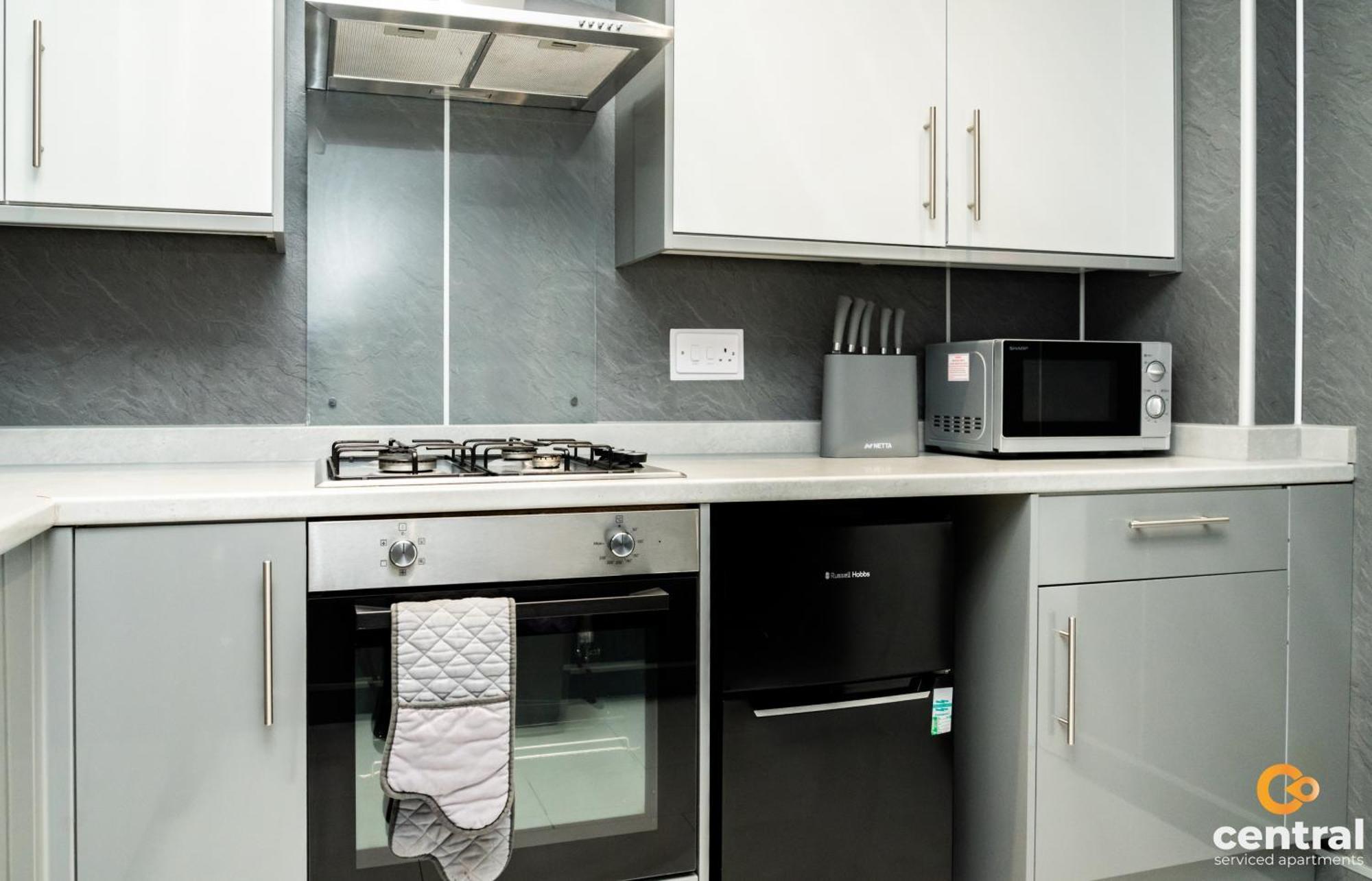 דאנדי Central Serviced Apartments - 2 Bedroom - Free Street Parking - Fast Wifi - Smart Tvs In All Rooms - Ground Level - Family Neighbourhood - 3 X Double Beds - Heating 24-7 - Trade Stays - Weekly & Monthly Offers מראה חיצוני תמונה
