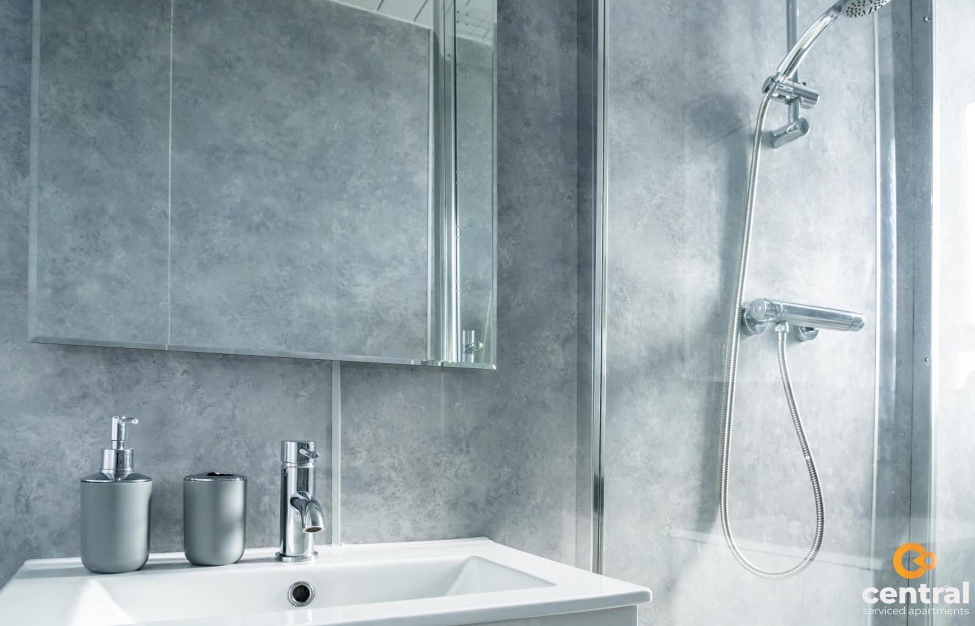 דאנדי Central Serviced Apartments - 2 Bedroom - Free Street Parking - Fast Wifi - Smart Tvs In All Rooms - Ground Level - Family Neighbourhood - 3 X Double Beds - Heating 24-7 - Trade Stays - Weekly & Monthly Offers מראה חיצוני תמונה