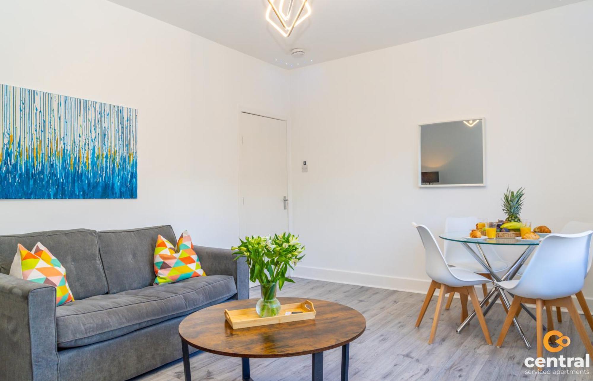 דאנדי Central Serviced Apartments - 2 Bedroom - Free Street Parking - Fast Wifi - Smart Tvs In All Rooms - Ground Level - Family Neighbourhood - 3 X Double Beds - Heating 24-7 - Trade Stays - Weekly & Monthly Offers מראה חיצוני תמונה