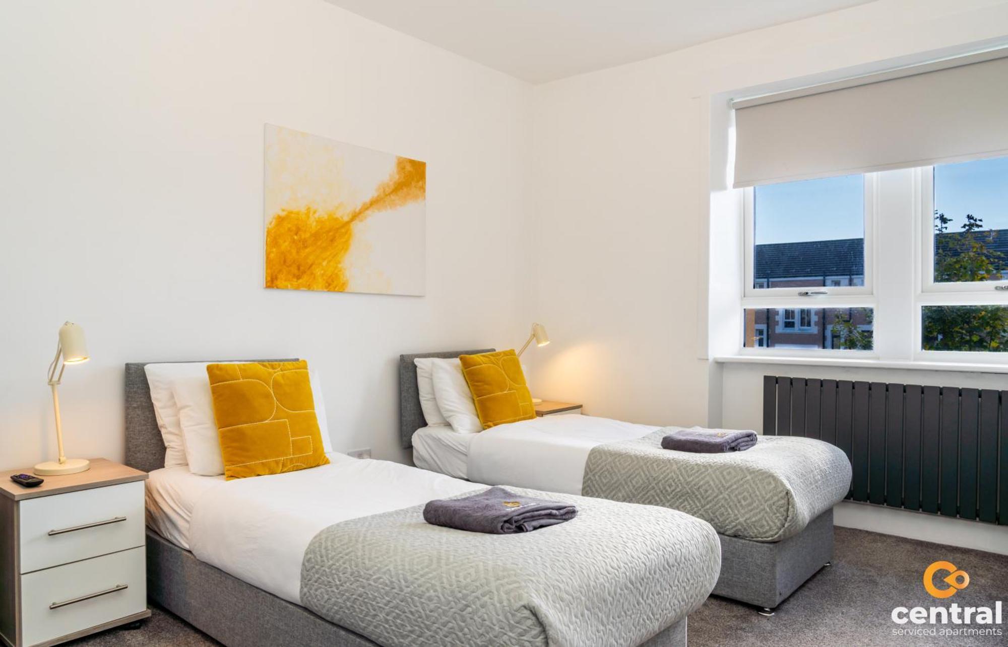 דאנדי Central Serviced Apartments - 2 Bedroom - Free Street Parking - Fast Wifi - Smart Tvs In All Rooms - Ground Level - Family Neighbourhood - 3 X Double Beds - Heating 24-7 - Trade Stays - Weekly & Monthly Offers מראה חיצוני תמונה