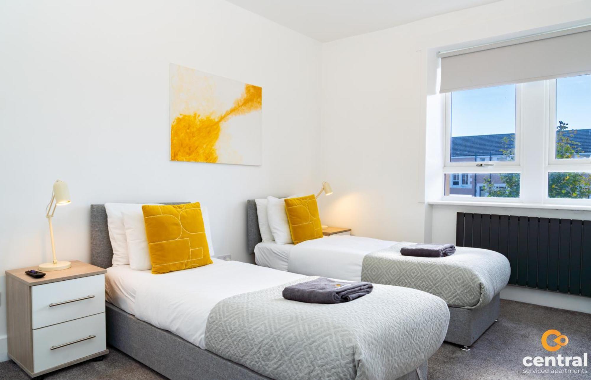 דאנדי Central Serviced Apartments - 2 Bedroom - Free Street Parking - Fast Wifi - Smart Tvs In All Rooms - Ground Level - Family Neighbourhood - 3 X Double Beds - Heating 24-7 - Trade Stays - Weekly & Monthly Offers מראה חיצוני תמונה