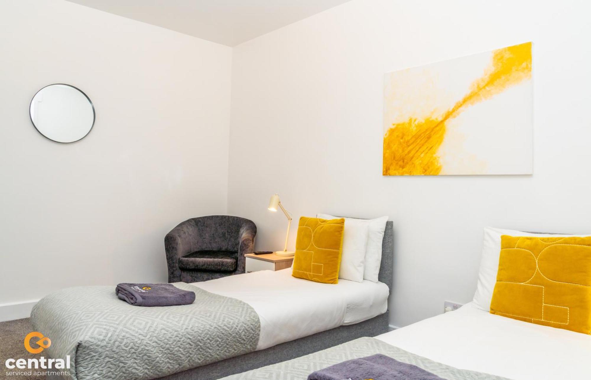 דאנדי Central Serviced Apartments - 2 Bedroom - Free Street Parking - Fast Wifi - Smart Tvs In All Rooms - Ground Level - Family Neighbourhood - 3 X Double Beds - Heating 24-7 - Trade Stays - Weekly & Monthly Offers מראה חיצוני תמונה