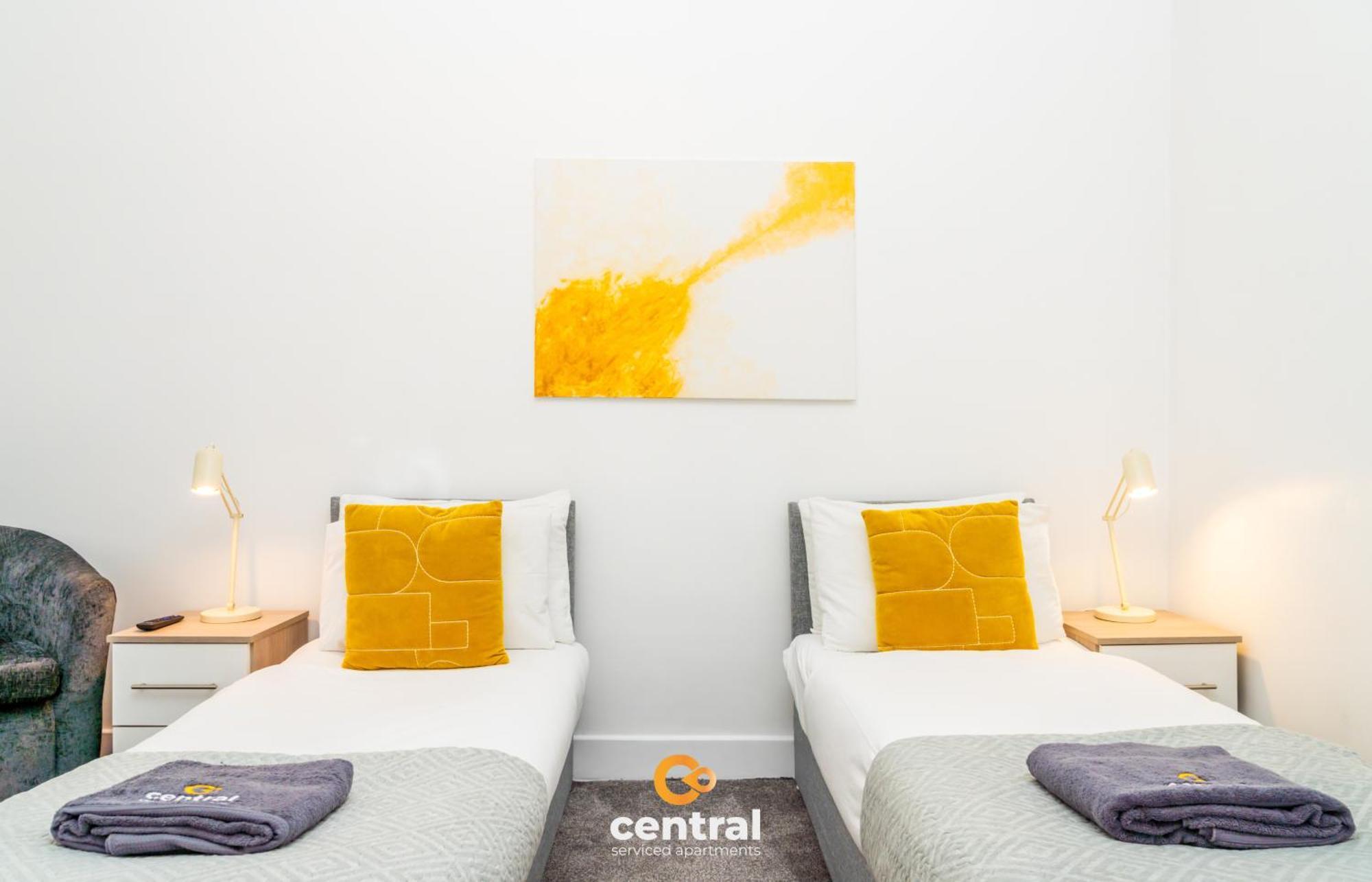 דאנדי Central Serviced Apartments - 2 Bedroom - Free Street Parking - Fast Wifi - Smart Tvs In All Rooms - Ground Level - Family Neighbourhood - 3 X Double Beds - Heating 24-7 - Trade Stays - Weekly & Monthly Offers מראה חיצוני תמונה